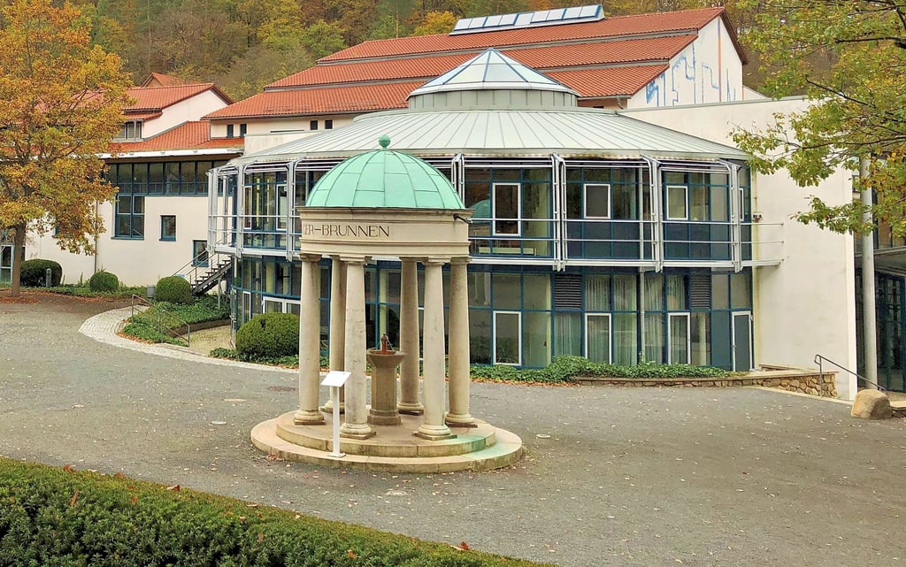 Am Brunnentempel am ehemaligen Kurzentrum kann derzeit keine Sole abgegeben werden.