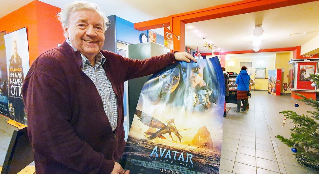 Matthias Uhde, der das Kino mit seiner Frau betreibt, freut sich besonders über die vielen Besucher im neuen Avatar-Film.