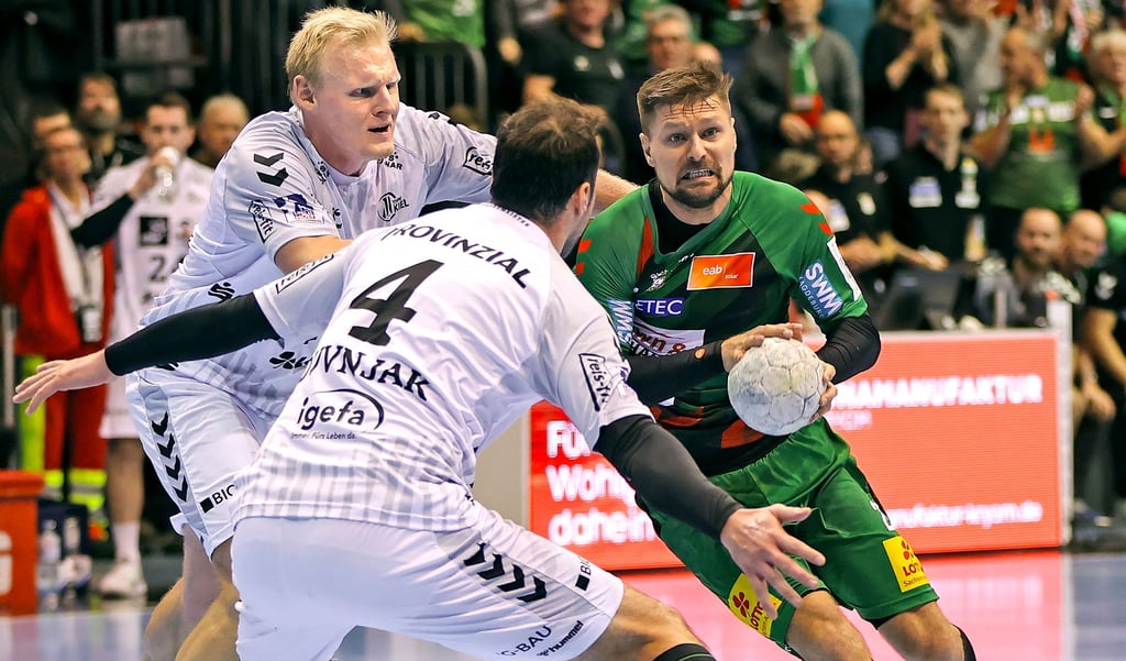 SCM-Urgestein Marko Bezjak wird hier von den Kielern Patrick Wiencek und Domagoj Duvnjak in die Zange genommen. Anders als beim Heimspiel im November wollen Bezjak und Co. am Sonntag im Pokal-Viertelfinale aber wieder die entscheidenden Lücken in der THW-Abwehr finden.