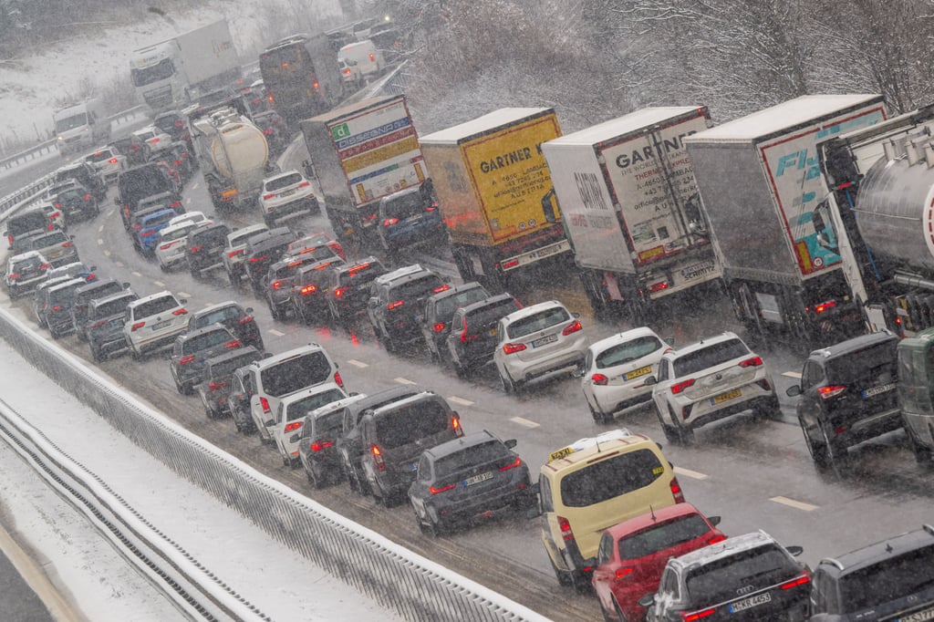 Stau auf der Autobahn (Symbolbild)