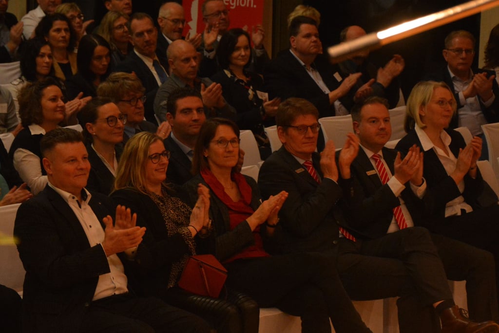 Beim Neujahrsempfang in der Burger Stadthalle waren zahlreiche Vertreter aus Politik, Wirtschaft und Vereinen aus dem Jerichower Land und darüber hinaus anwesend.