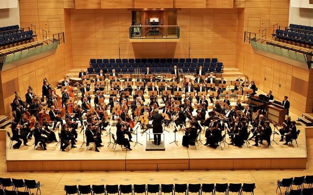Die Staatskapelle bei einem Auftritt in der Händelhalle.