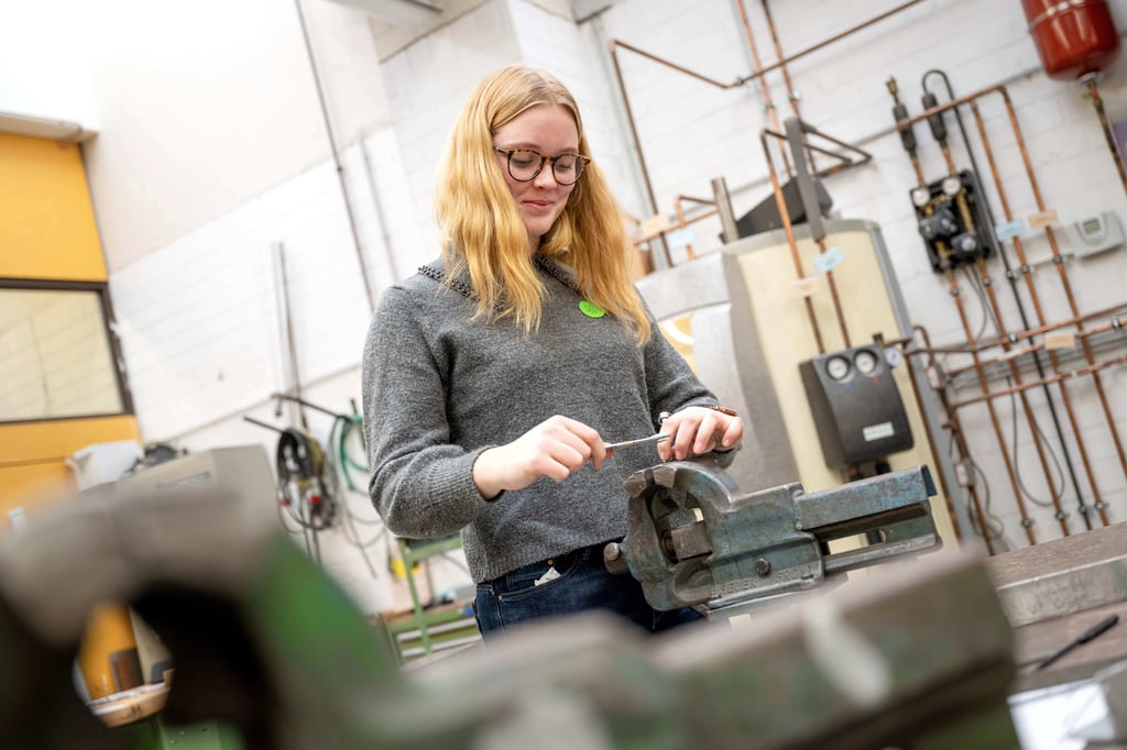 Im Magdeburger Verein Blickwechsel finden reine Frauenkurse für Handwerksarbeit statt.