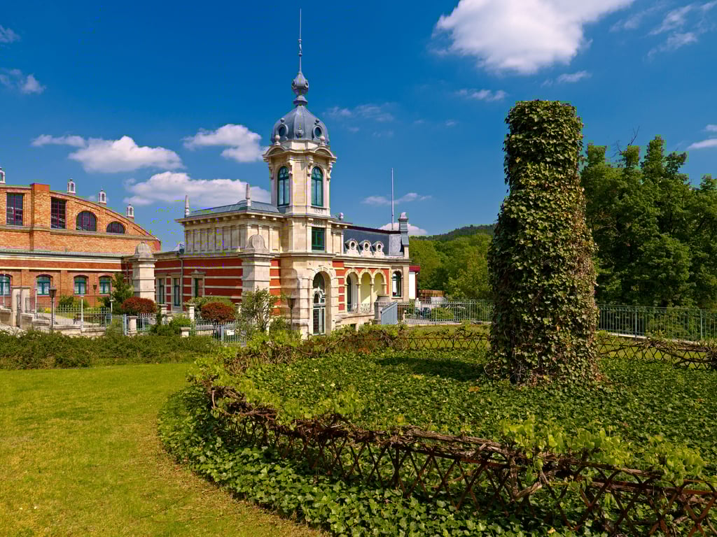 Die Rotkäppchen-Mumm-Sektkellereien errichten am Standort in Freyburg eine neue Erlebniswelt. Eröffnung soll am 13. Mai sein.