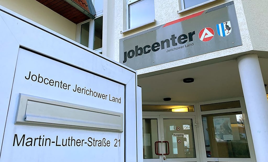 Blick auf die Geschäftsstelle vom Jobcenter Jerichower Land an der Martin-Luther-Straße in Burg.