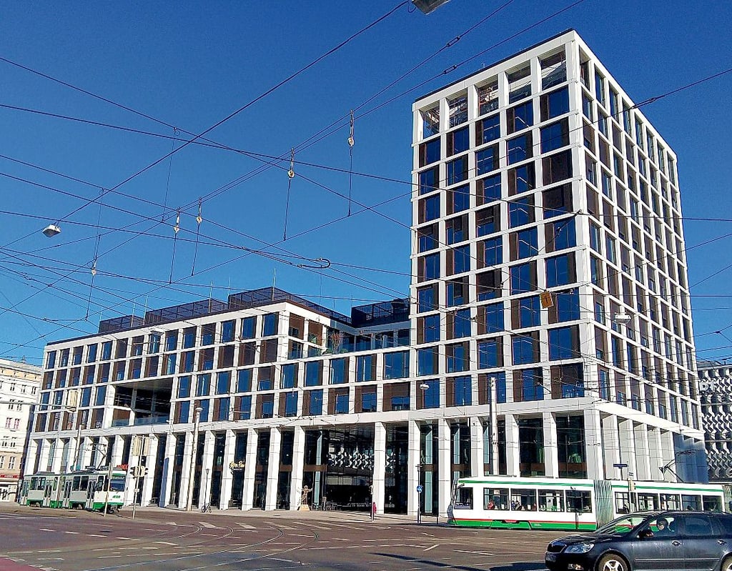 Die Städtischen Werke Magdeburg (SWM) haben im Jahr 2021 im neuen Blauen Bock im Stadtzentrum ihren Unternehmenssitz bezogen.