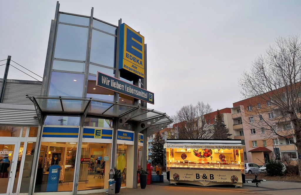 Seit gut 18 Jahren trägt der ehemalige HO-Markt an der Karl-Zerbst-Straße den Namen Edeka „Am Regenstein“. Nun steht bald die Schließung der Filiale an.