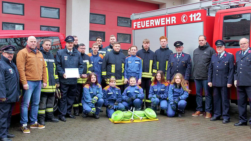 Der Nachwuchs der Erxleber Feuerwehr möchte seine Wettbewerbsfähigkeiten verbessern. Darum hat sich der Feuerwehr-Förderverein um Sponsoren für neue Wettkampfausrüstung bemüht. 