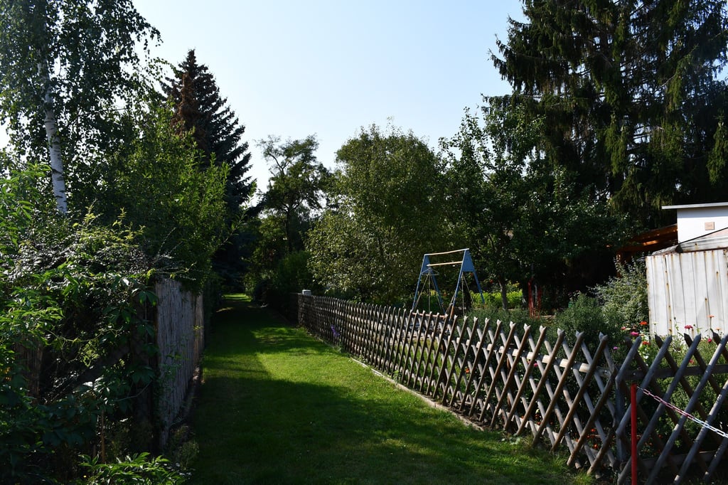 Dieser Gartenweg in Magdeburg soll gegen den Wunsch der Anwohner als Straße ausgebaut werden.