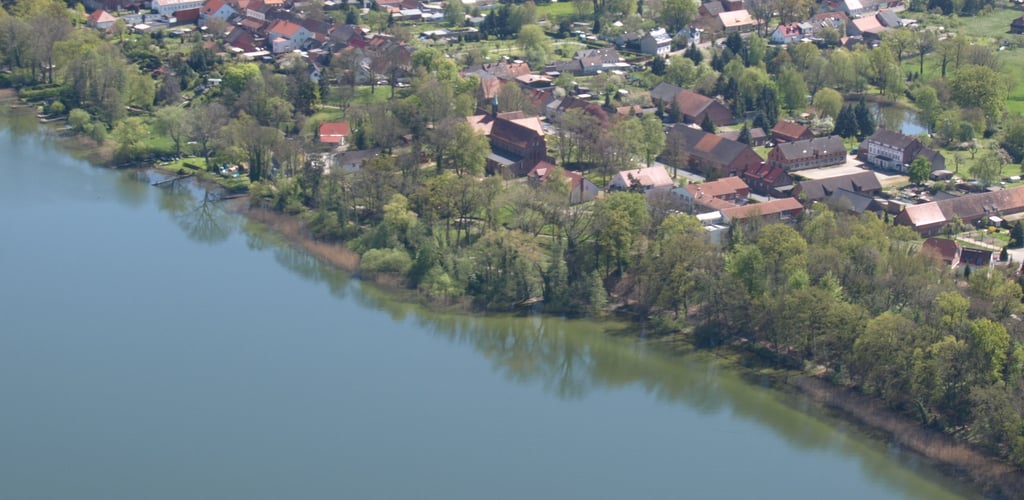 Der See und die Bäume im Uferbereich sind wichtig, damit Arendsee weiterhin als Luftkurort Werbung machen kann.