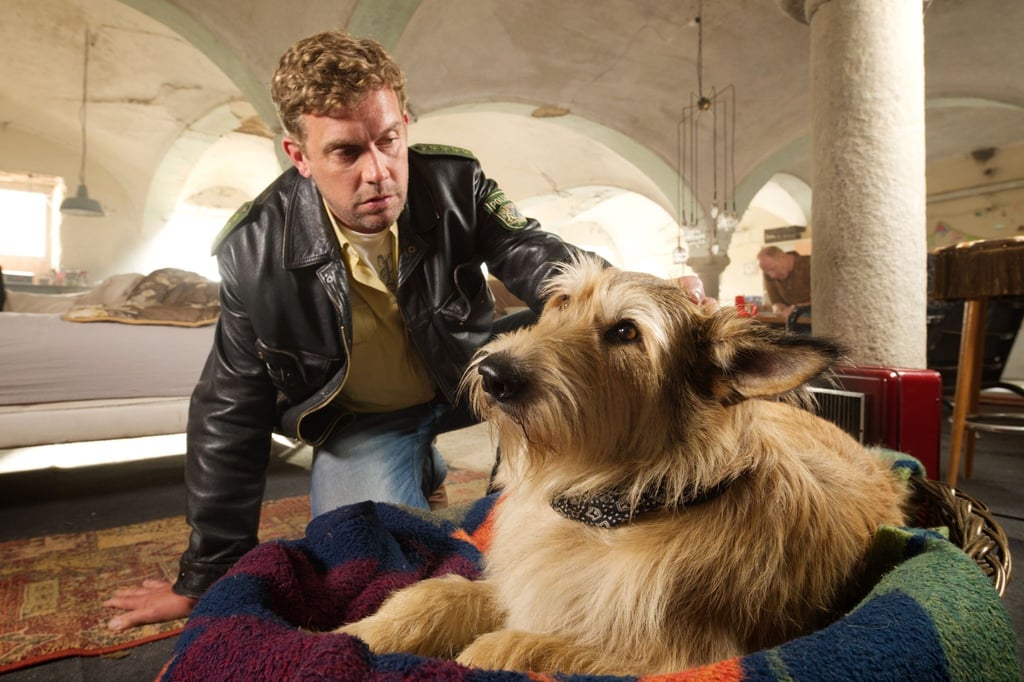 Eberhofer (Sebastian Bezzel) macht sich Sorgen um Hund Ludwig .