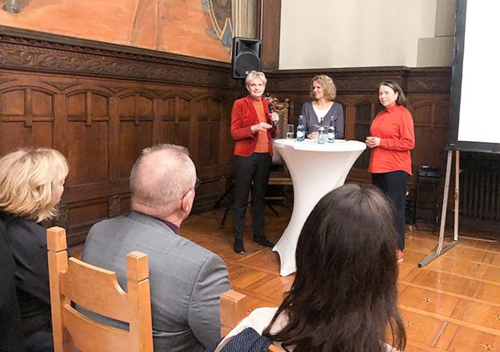 Gesprächsrunde mit Ulrike Dotzer, Jutta Pinzler und Bettina Melzer (v. l.)