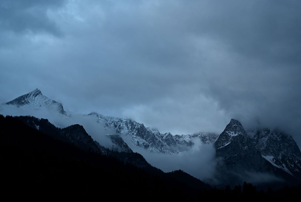 Auf dem Weg Richtung Alpspitze im Wettersteingebirge stürzte ein junger Mann ins Höllental.