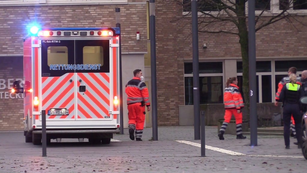 An einem Berufskolleg in Ibbenbüren in Nordrhein-Westfalen soll ein Schüler seine Lehrerin umgebracht haben.