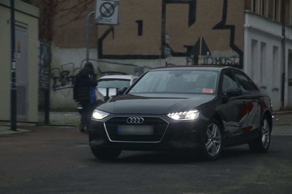 Dieser Audi A4 parkt täglich hinterm Ratshof. Er gehört zum Fahrzeugpool, auf den nur die Beigeordneten der Stadt Zugriff haben.