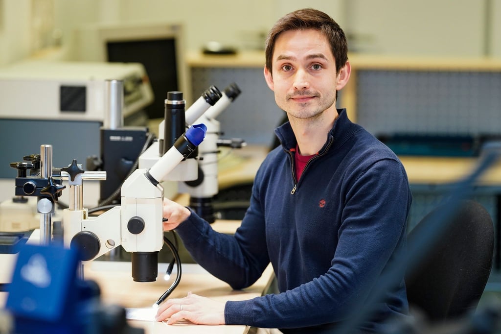 Jonathan Heckeroth arbeitet als forensischer Schriftgutachter.