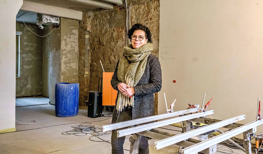 Ein ganzes Stück Arbeit hat die Gastronomin Lydia Grauss noch vor sich. Dort, wo gerade die Werkbank steht, soll später der Tresen Platz finden.
