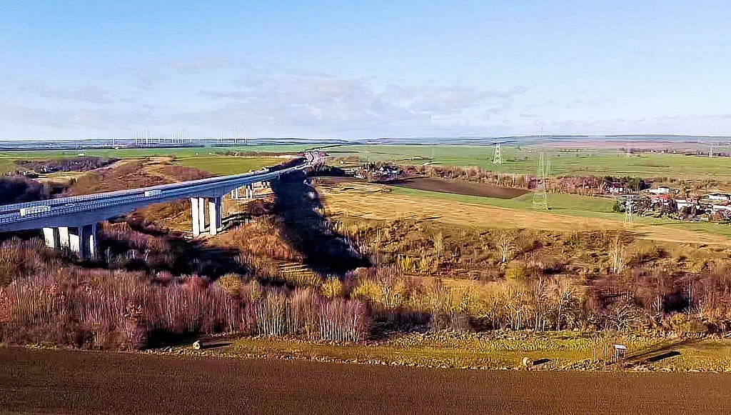 Die Autobahn 38 quert den Saalekreis. Für die nahen Orte ist sie eine Hauptlärmquelle.