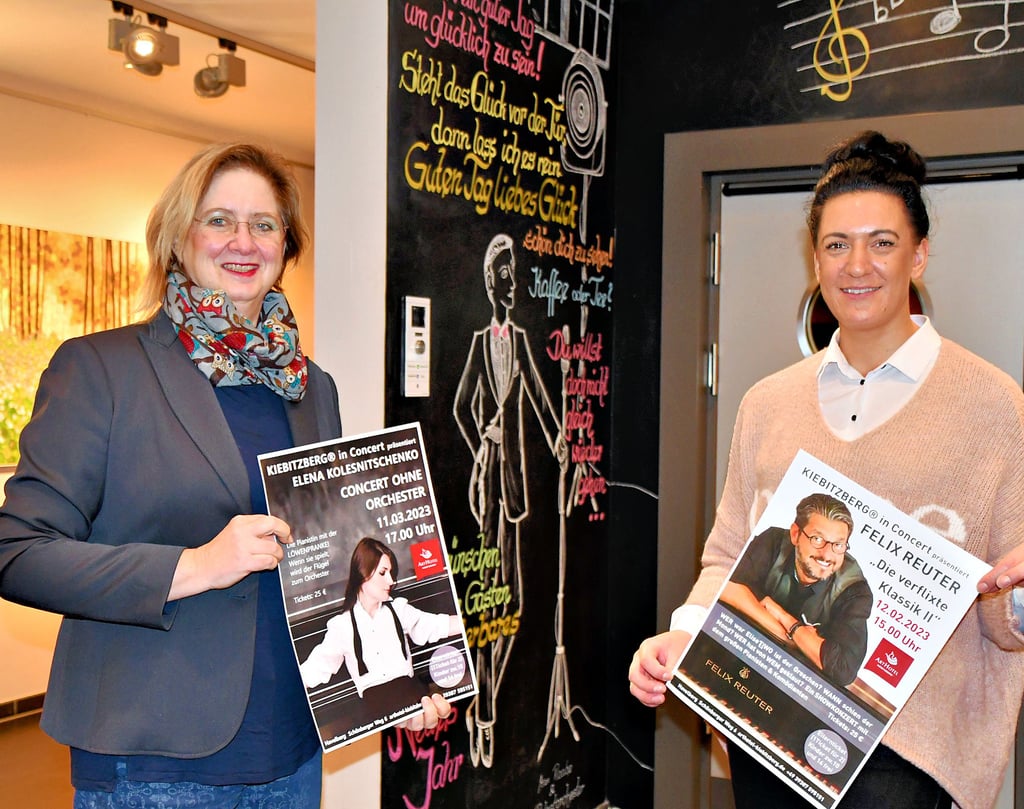 Hotelchefin Renate Lewerken und Mitarbeiterin Susi Wolf freuen sich auf viele Gäste bei den Veranstaltungen im Kunstquartier des Arthotels Havelberg. Im Februar und März sind zwei Pianisten zu Gast.