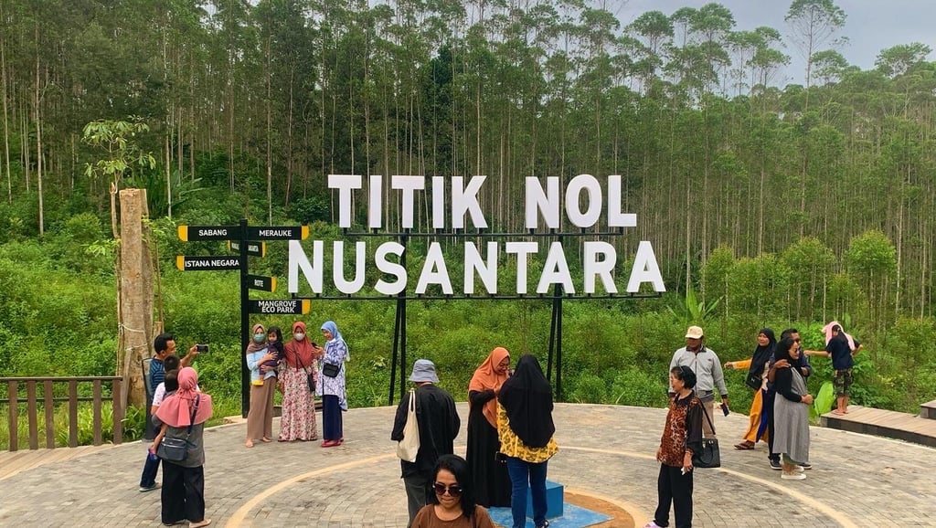 Einheimische besuchen das Gebiet, das als „Nusantara Ground Zero“ bezeichnet wird. Hier entsteht gerade Nusantara, die neue Hauptstadt Indonesiens.