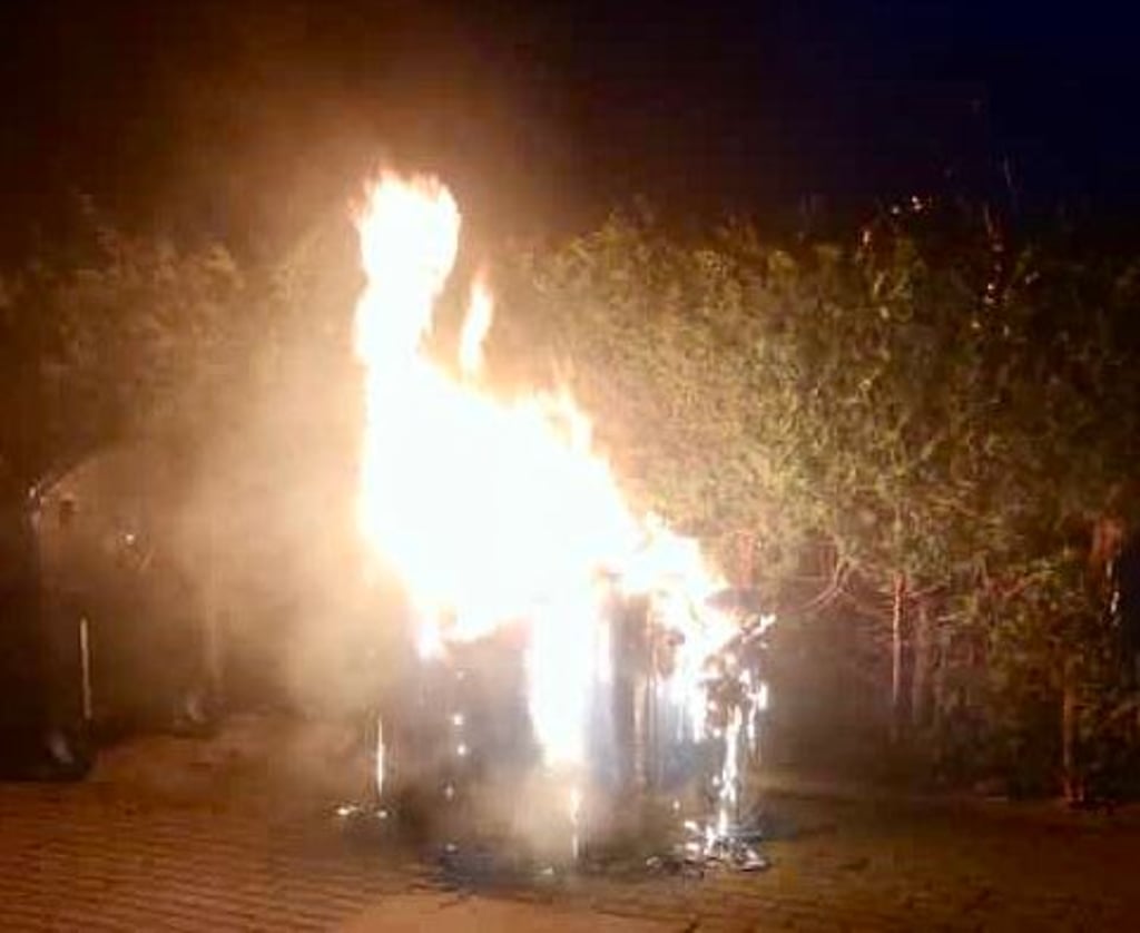 Immer wieder brennen in Zeitz Wertstoffcontainer, meist Blaue Tonnen. Erst am Montagabend standen Container in Zeitz-Ost in Flammen.