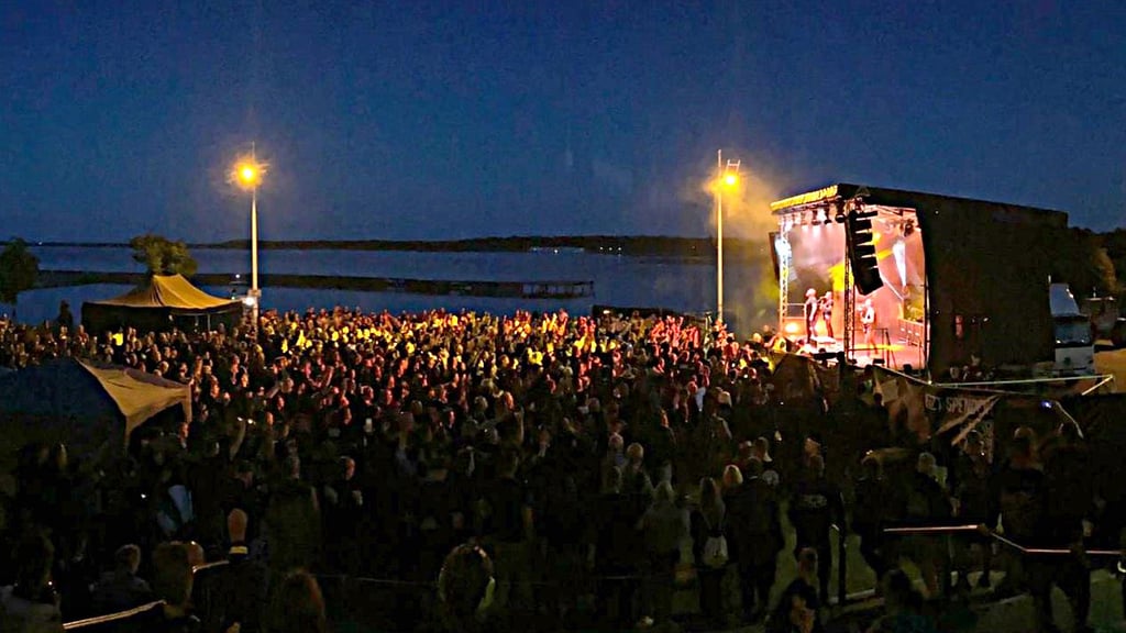 Am Freitag und Samstag spielen zehn Bands im Stadthafen Bitterfeld. Goitzsche Front hat sie eingeladen.