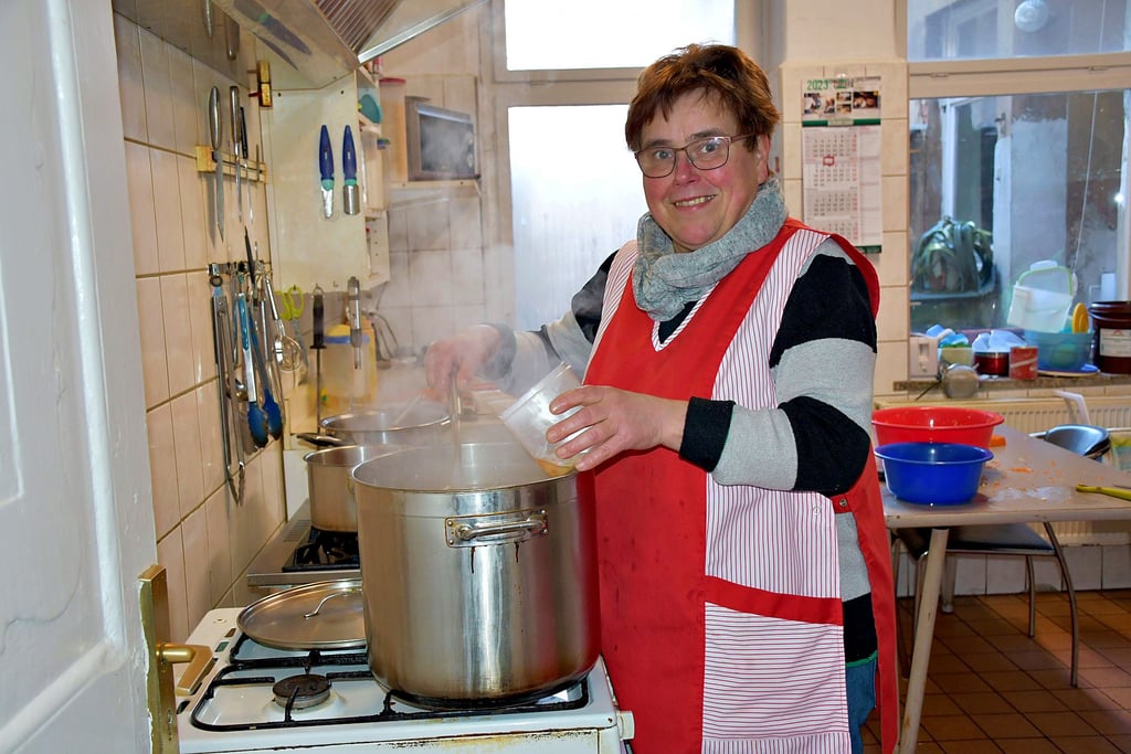 Marion Schleevoigt bietet ihren Kunden in der Haldensleber Quickbox die Suppen schon länger in einem wiederverwendbaren Behältnis zum Mitnehmen an. Weil der Betrieb keine Angestellten hat, ist sie dazu laut Verpackungsgesetz jedoch nicht verpflichtet.