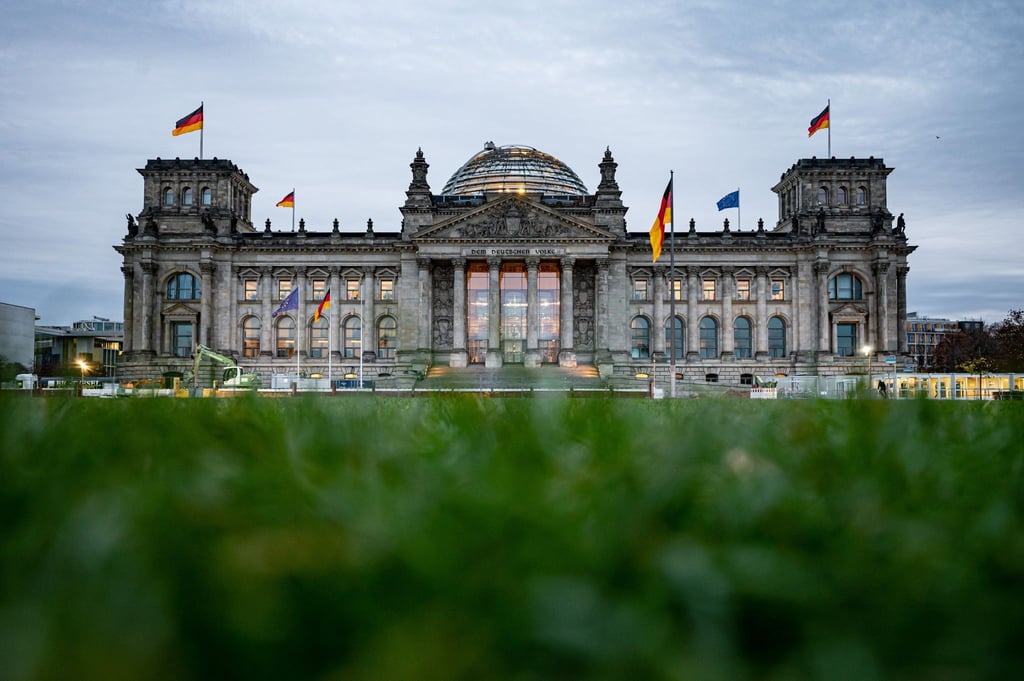 Das Reichstagsgebäude mit dem Bundestag in Berlin.