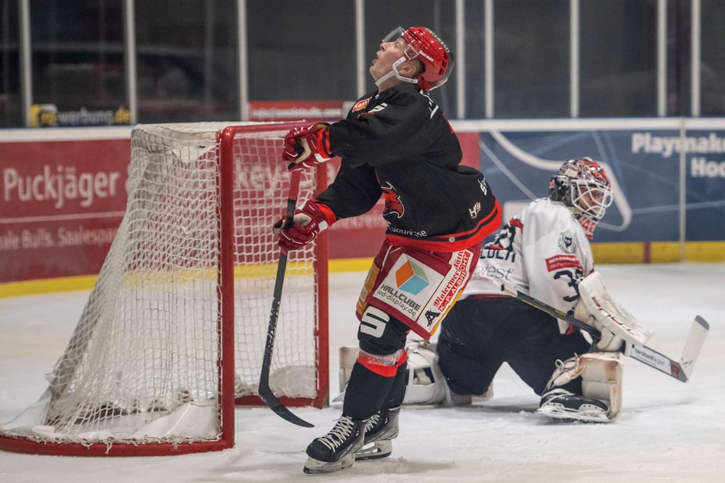 Nur Mathias Varttinen traf für die Saale Bulls beim 1:3 in Hannover.
