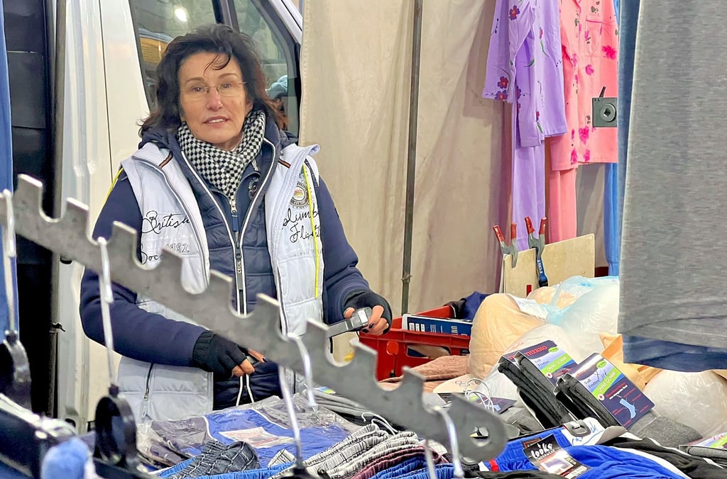 Gabriele Ebeling aus Aschersleben ist seit 30 Jahren als Händlerin unterwegs und seit 15 Jahren Marktmeisterin.