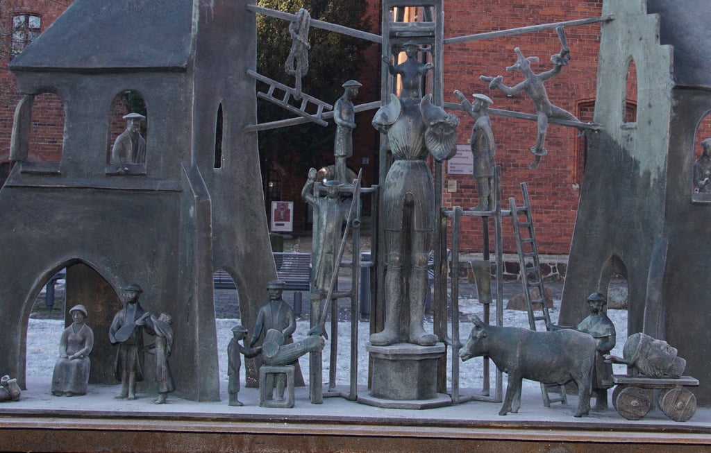 Hier noch mit Schwert: Das Schwert der Roland-Bronze am Altmärkischen Museum in Stendal wurde gestohlen.