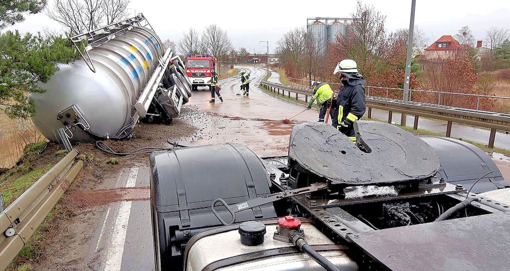 Dieser Unfall auf der L24 zwischen Oebisfelde und der B188 am 21. Februar 2022 sorgte bei den alarmierten Einsatzkräften für Unbehagen.