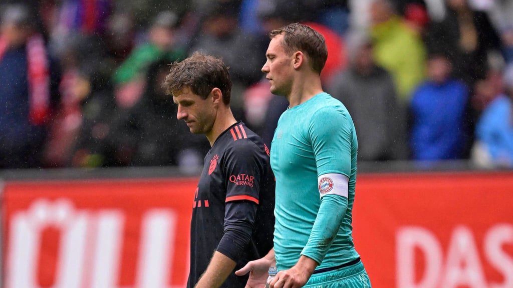 Die Bayern-Routiniers Manuel Neuer (r.) und Thomas Müller.