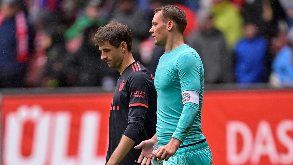Die Bayern-Routiniers Manuel Neuer (r.) und Thomas Müller.