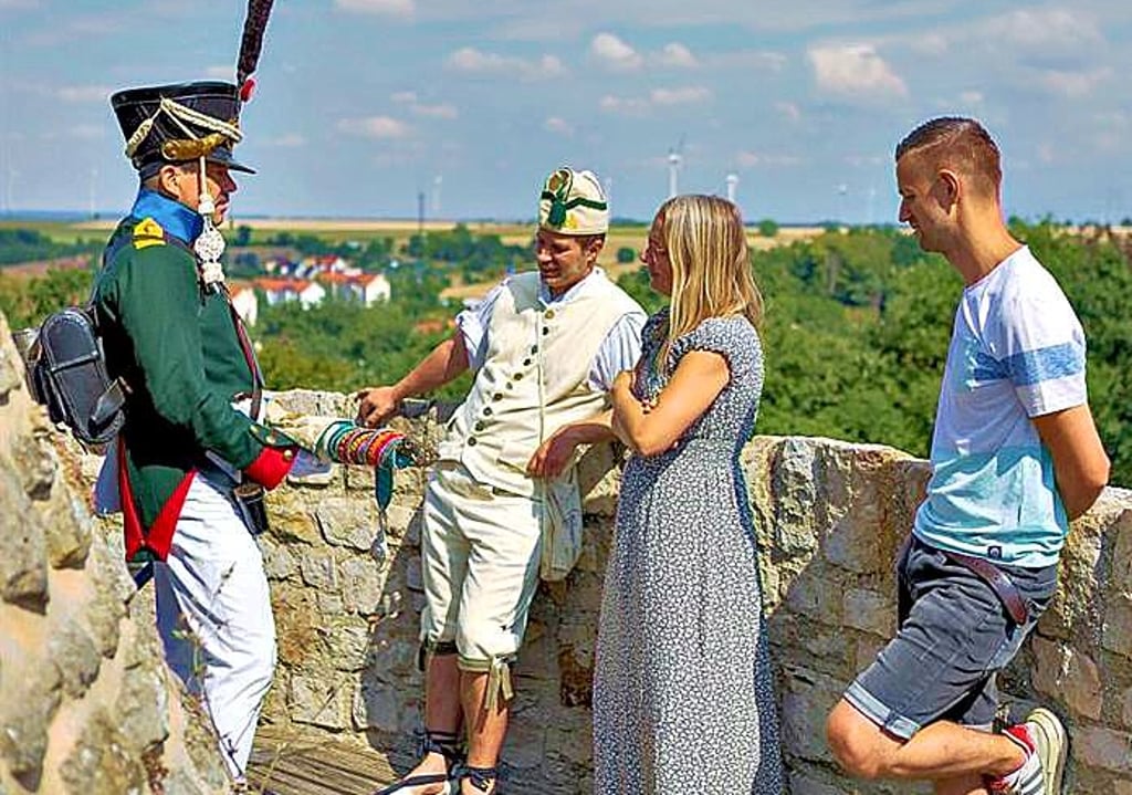 Wie letztes Jahr (Foto) kann am Nachmittag der Matzturm bestiegen und Landschaft und mittelalterliches Treiben von oben betrachtet werden.