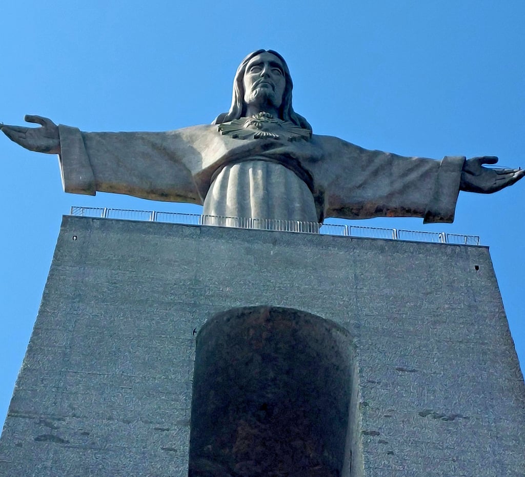 Die Cristo-Rei-Statue am Stadtrand von Lissabon.
