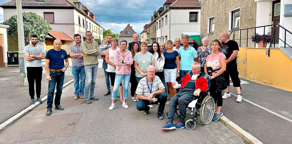Dass ihnen jetzt Knöllchen drohen, bringt Anwohner im Ackerweg in Halle auf die Palme. Sie hoffen auf direkte Gespräche mit der Stadt.