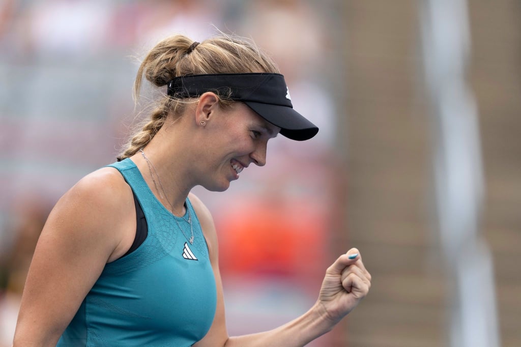 Caroline Wozniacki jubelt nach ihrem Sieg.