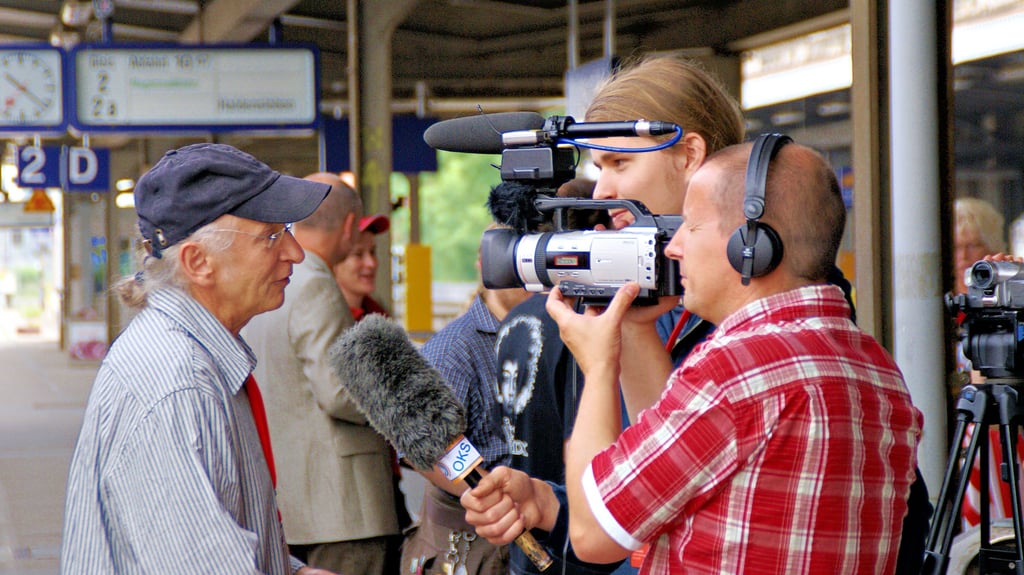 Interview vor 16 Jahren auf dem Magdeburger Hauptbahnhof: Dieter Herker (von links), Vincent Reinhardt und Andreas Leitel.