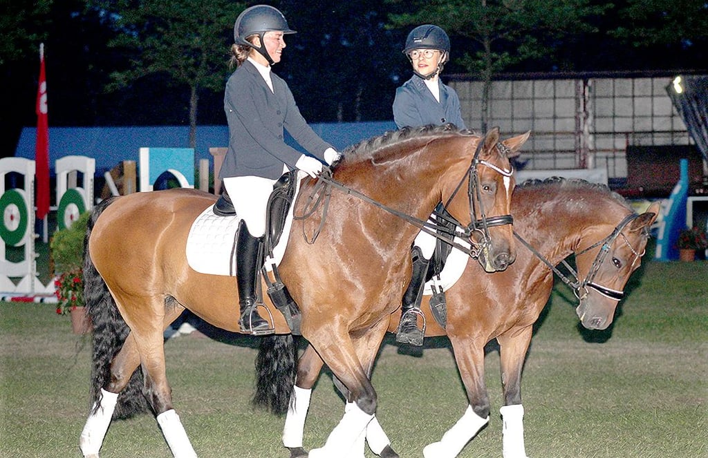 Karla Brome und Marie von Davier gaben beim Abenprogramm mit ihrem Pas de deux einen Einblick in die Elemente des Dressursports.