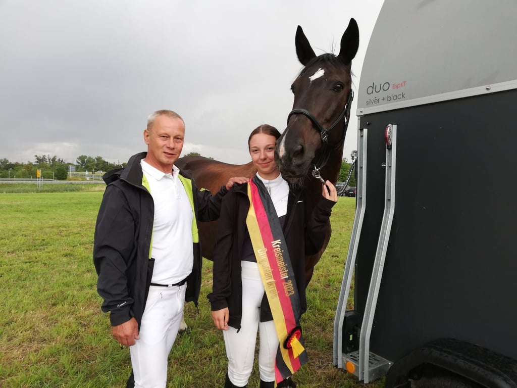 Reitturnier Zeitz: Andreas Stöhr und Pia Landmann waren beide sehr erfolgreich. Pia Landmann ist neue Kreismeisterin und Andreas Stöhr wird Vizemeister.