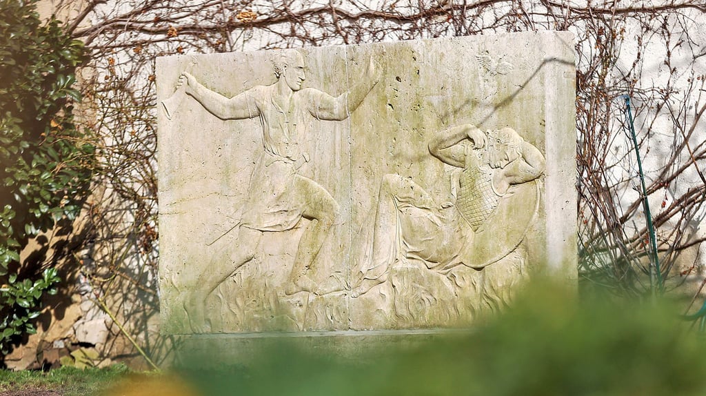 Was vom Wagner-Kult übrigblieb: Ein Relief des in den 1930er Jahren geplanten Wagner-Denkmals im Gut Ermlitz bei Leipzig. Die Nazis beauftragten für das „Nationaldenkmal des Deutschen Volkes“ den Bildhauer Emil Hipp.