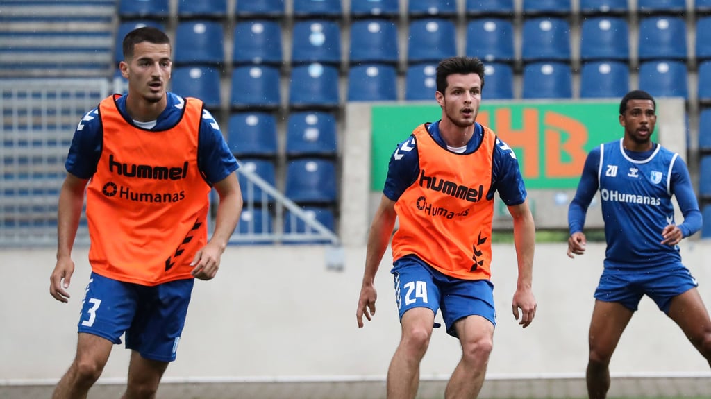 Die Spieler vom 1. FC Magdeburg im Training - sie müssen im DFB-Pokal gegen Jahn Regensburg antreten.