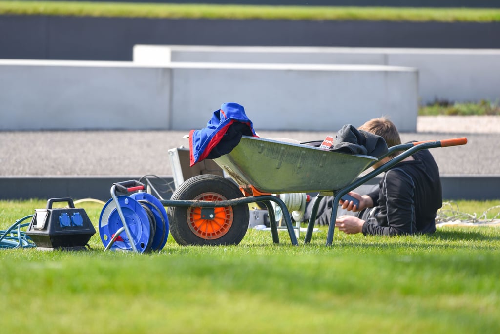 Zur heißen Mittagsstunde soll auch in Deutschland eine Siesta, eine verlängerte Mittagspause, Arbeiter vor Überhitzung schützen.