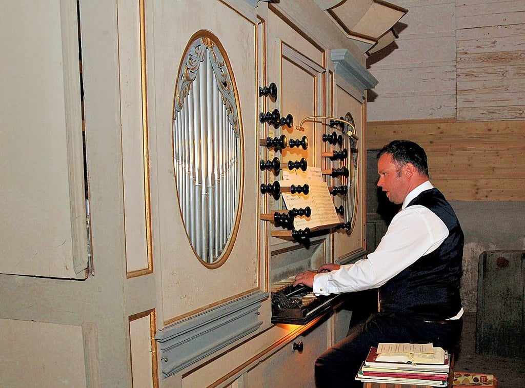 Thomas Beißert spielt zum Geburtstag der Papenius-Orgel.