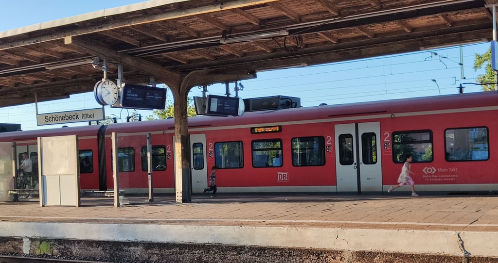 Mit der S-Bahn ging es vom Schönebecker Bahnhof bis hoch nach Osterburg in die Altmark.