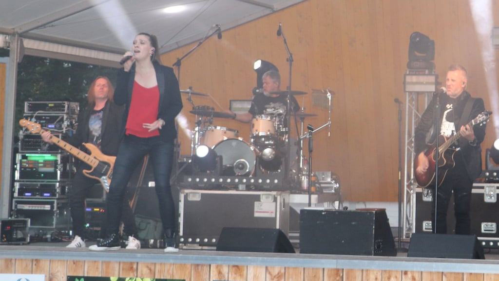Die Partyband "Atemlos" eröffnet am Freitagabend auf dem Festplatz das Elbauenfest.