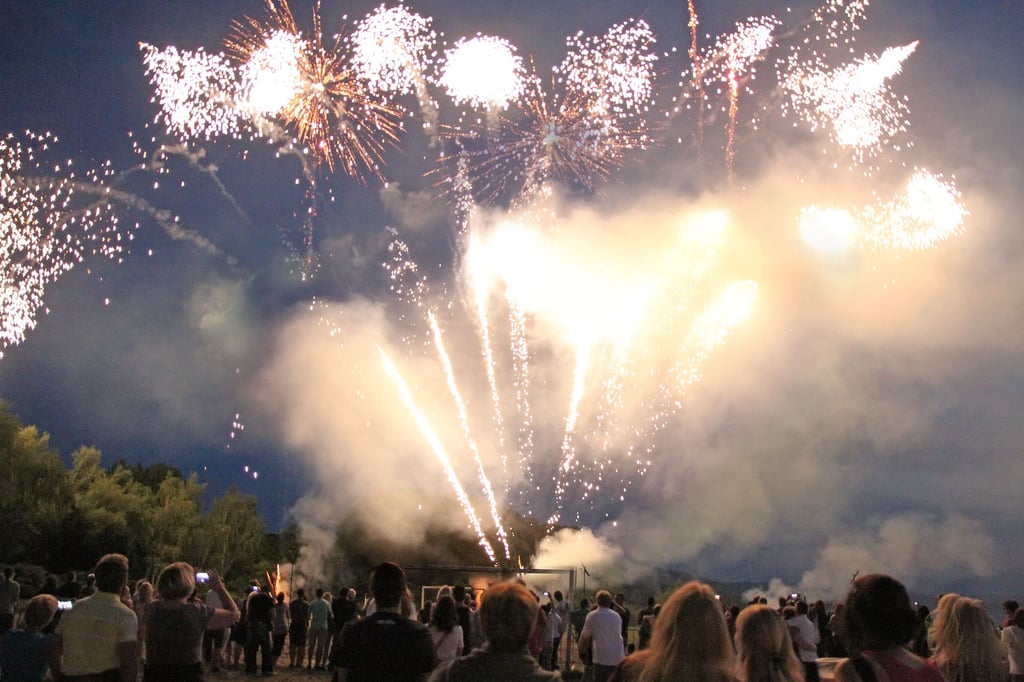 Archivbild - See in Flammen am Stausee Kelbra