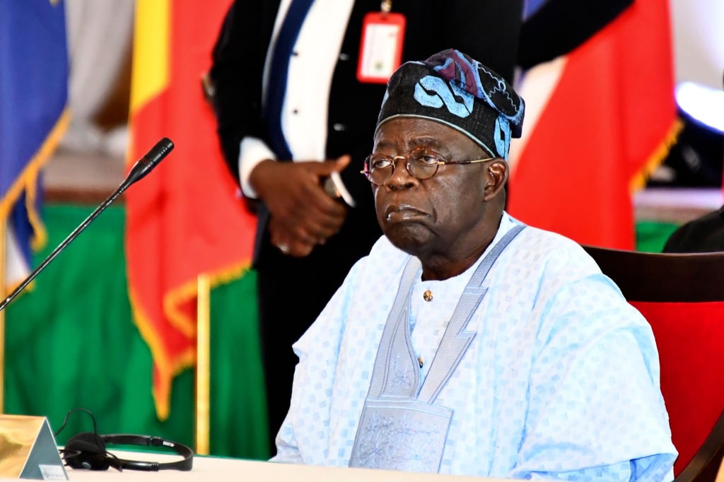 Der nigerianische Präsident Bola Tinubu nimmt an der Ecowas-Sitzung in Abuja teil.