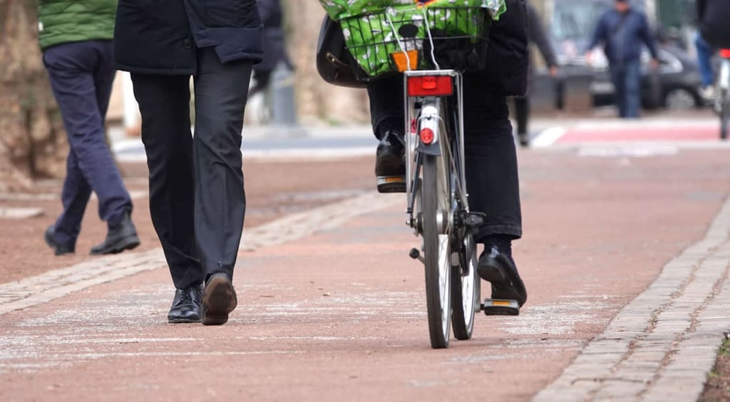 Wieder Polizeikontrolle in der Hallischen Straße in Magdeburg: Die Polizei geht nun mit Ordnungswidrigkeitsverfahren gegen uneinsichtige Radfahrer vor. Symbolbild: